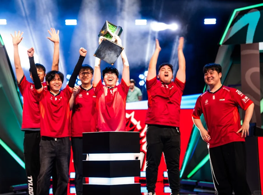 沸腾！TYLOO 勇夺《CSGO》“裂变天地 S1” 冠军 中国 CS 迎来 19 年巅峰时刻